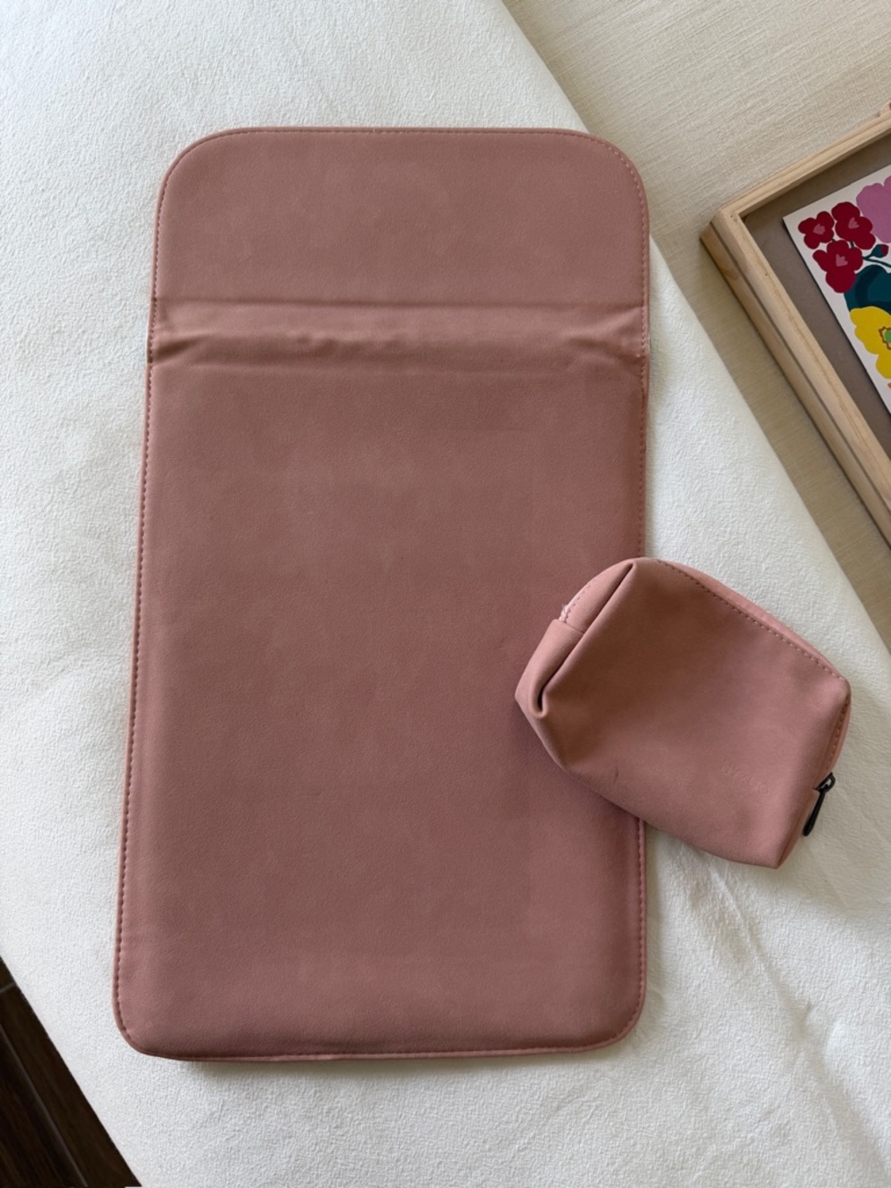 MAGNETIC LAPTOP SLEEVE - Picture 2 of 3